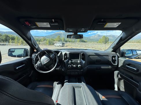 Used 2022 GMC Sierra 1500 AT4 w/ AT4 Preferred Package AWD/4WD image 9