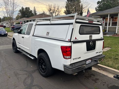 Used 2008 Nissan Titan SE image 2