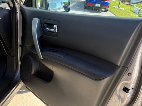 Used 2015 Nissan Rogue S FWD image 16