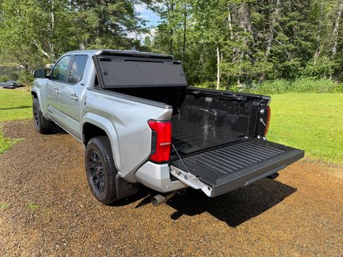 Used 2024 Toyota Tacoma SR5 AWD/4WD image 12