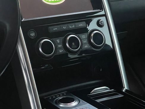 Used 2020 Land Rover Discovery HSE image 14