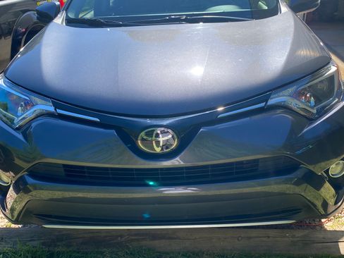 Used 2017 Toyota RAV4 XLE w/ All Weather Liner Package FWD image 5