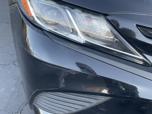 Used 2019 Toyota Camry SE w/ Carpet Mat Package image 14