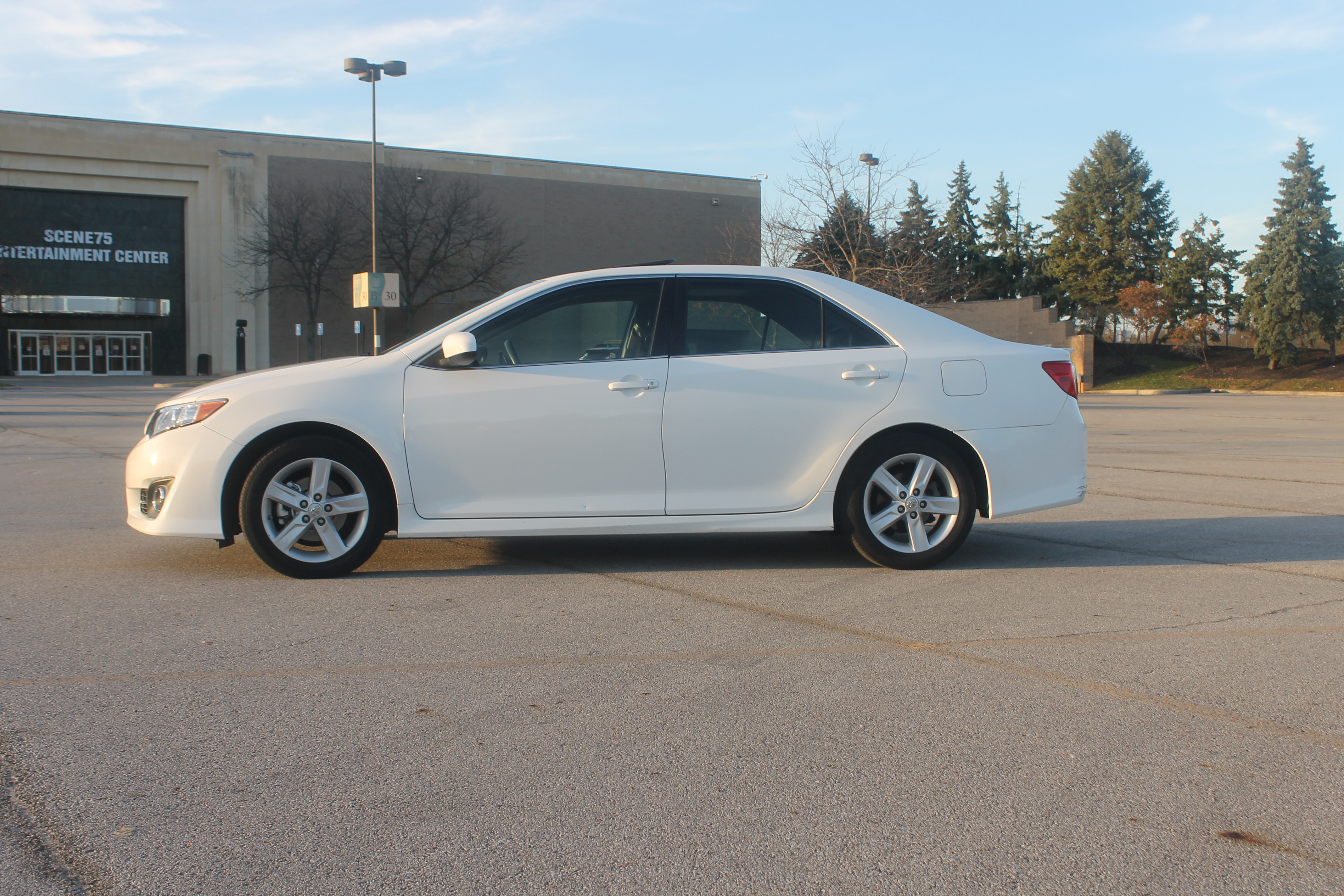 Used 2012 Toyota Camry SE FWD image 2
