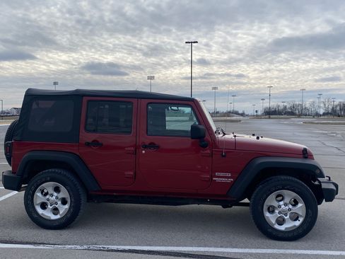 Used 2013 Jeep Wrangler Unlimited Sport image 6