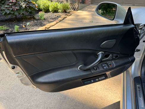 Used 2005 Honda S2000 image 12