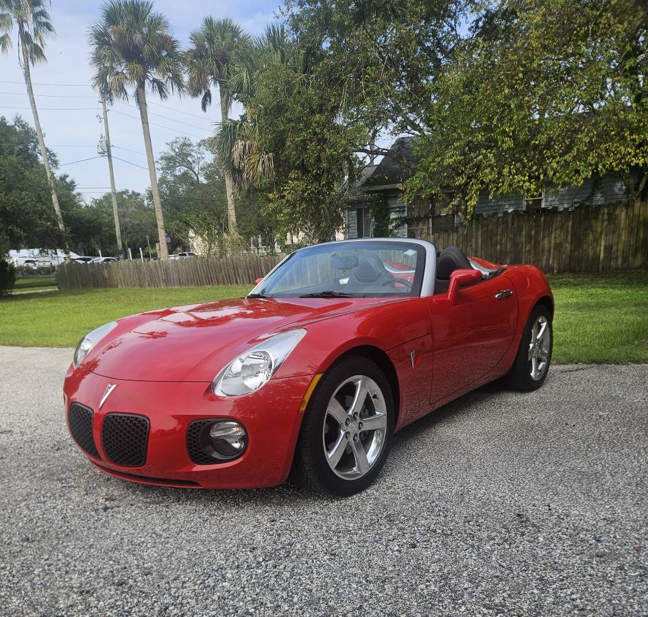 Used 2007 Pontiac Solstice GXP w/ Premium Package RWD image 2