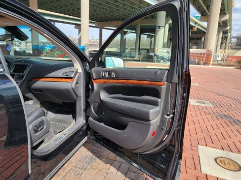 Used 2011 Lincoln MKT AWD w/ 101A Rapid Spec Order Code image 25