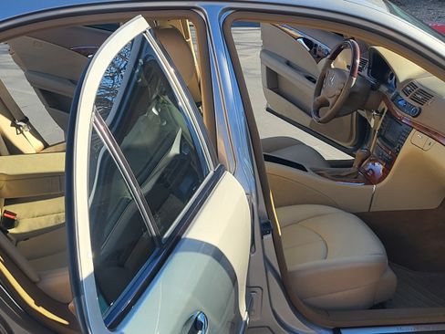 Used 2008 Mercedes-Benz E 350 E 350 4MATIC Sedan 4D image 12