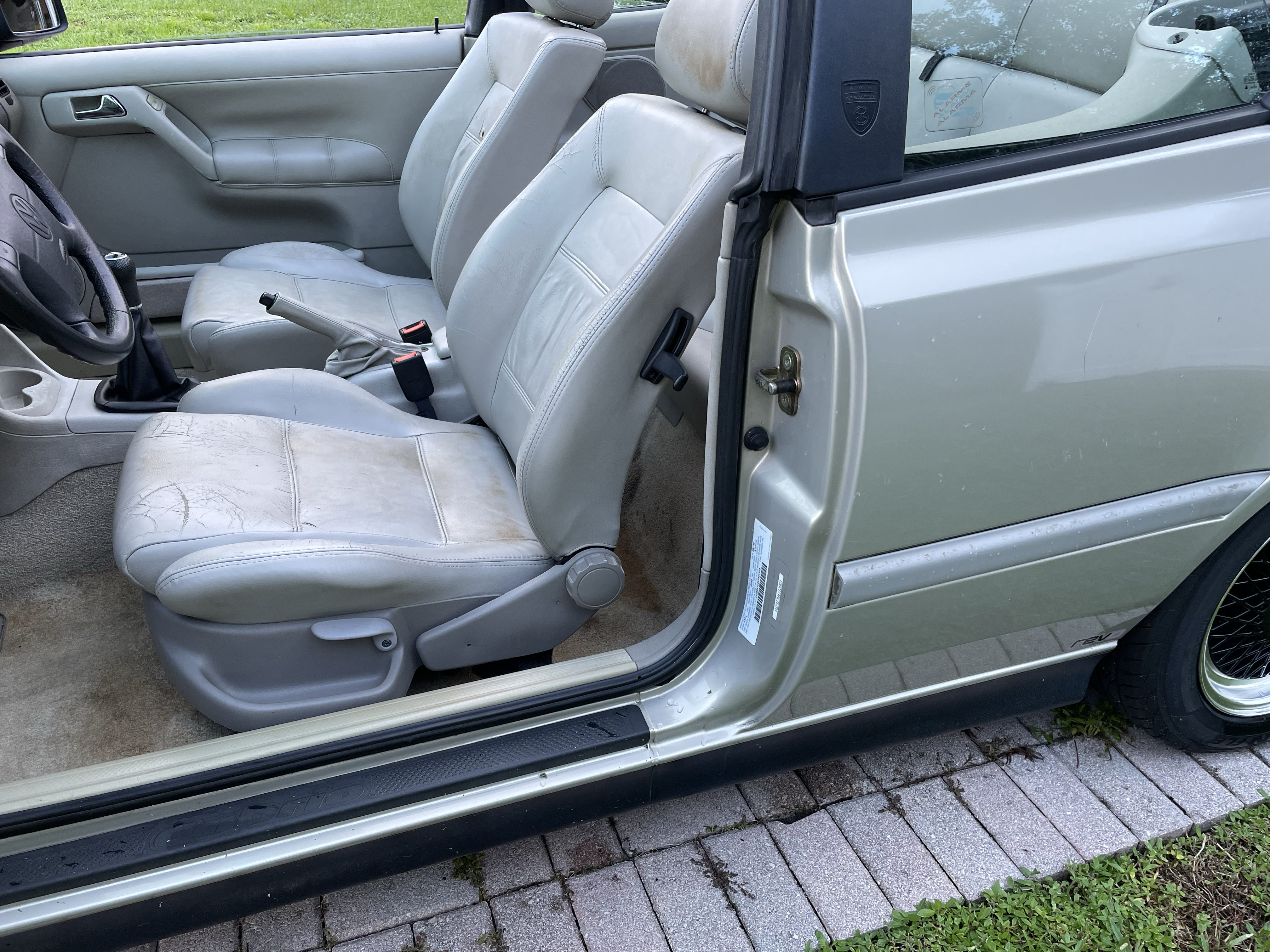 Used 1999 Volkswagen Cabrio GLS FWD image 26
