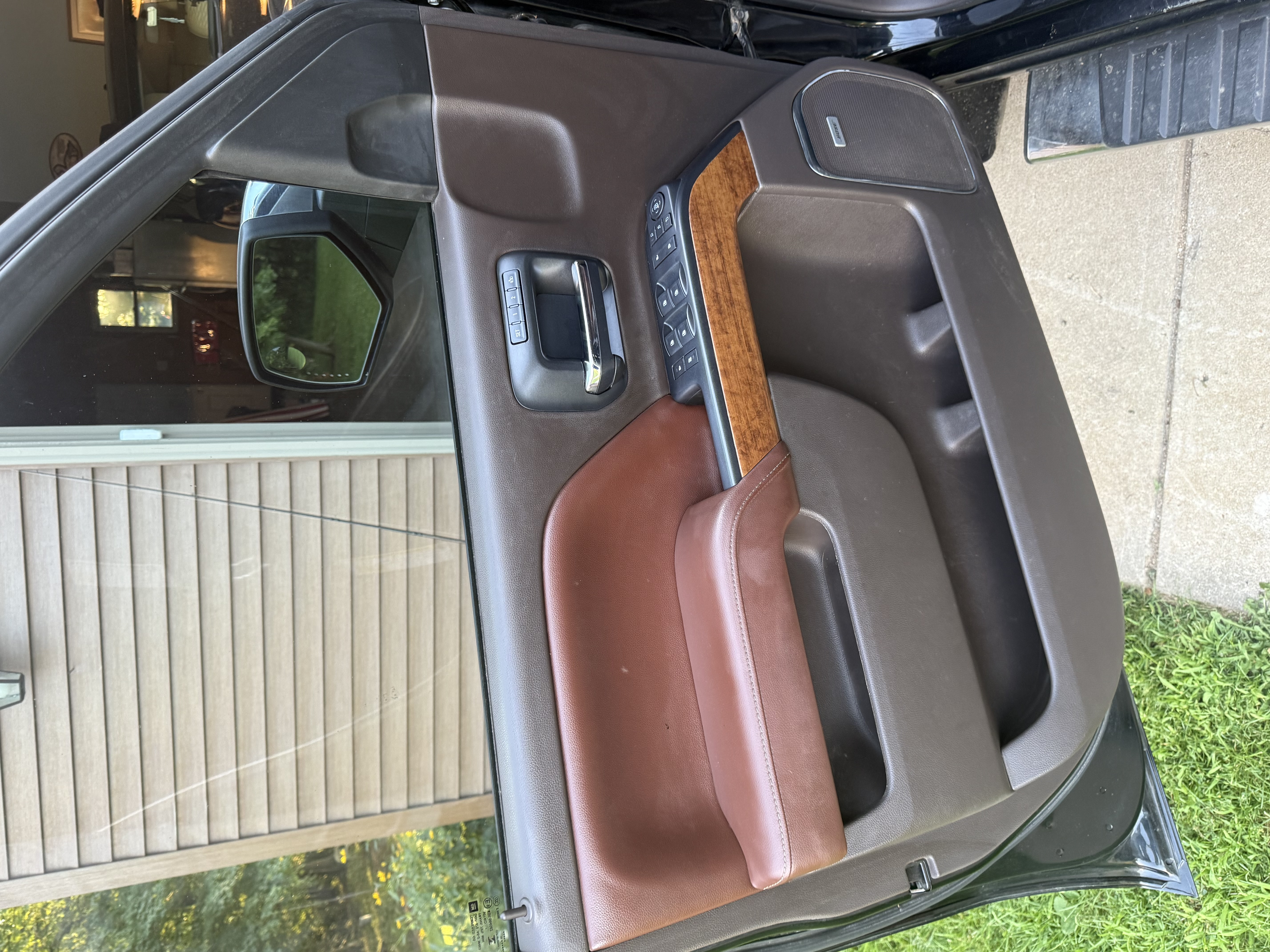 Used 2015 Chevrolet Silverado 1500 High Country w/ High Country Premium Package AWD/4WD image 13