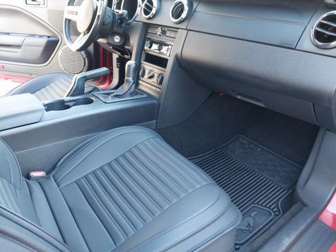 Used 2005 Ford Mustang Deluxe Convertible image 8