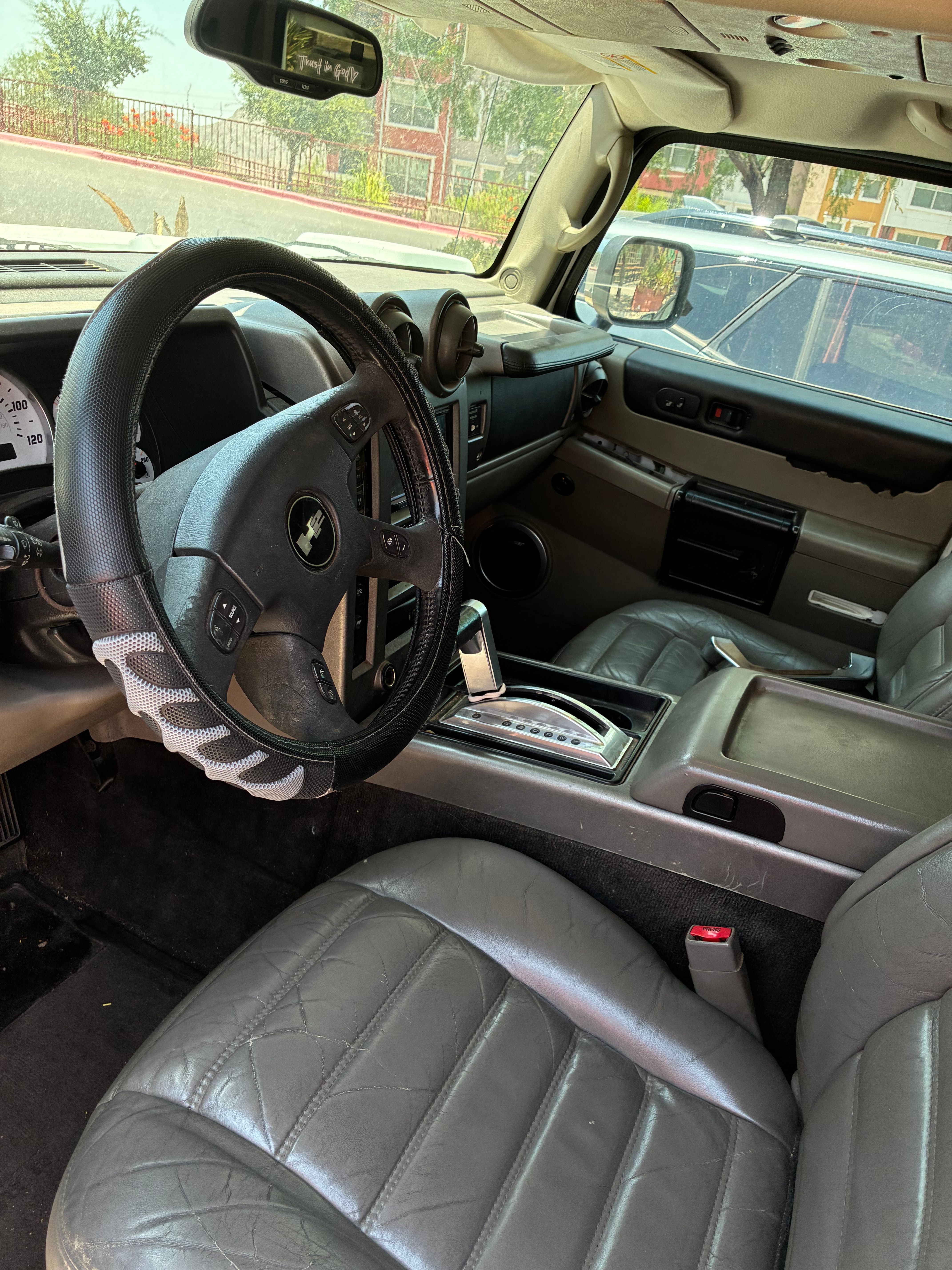 Used 2004 HUMMER H2 w/ Preferred Equipment Group AWD/4WD image 10