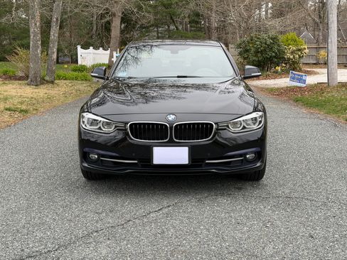Used 2017 BMW 330i xDrive Sedan AWD/4WD image 2