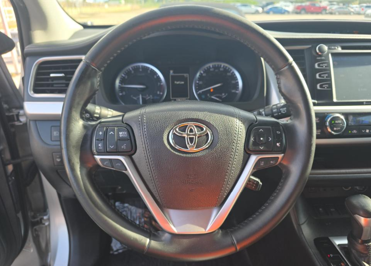 Used 2019 Toyota Highlander XLE FWD image 13