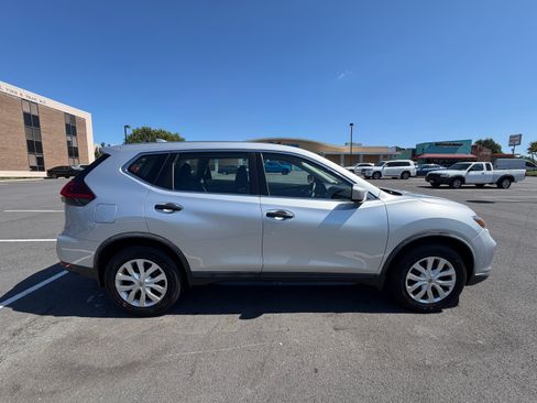 Used 2018 Nissan Rogue S AWD/4WD image 9