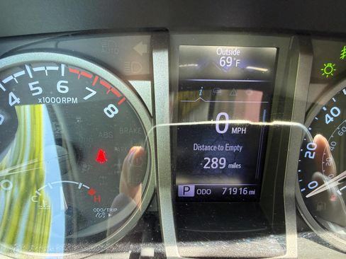 Used 2020 Toyota Tacoma TRD Sport w/ Technology Package AWD/4WD image 21