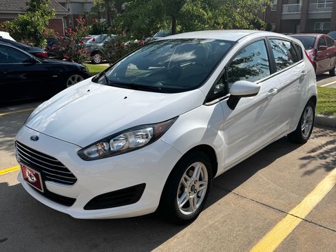 Used 2019 Ford Fiesta SE FWD image 1