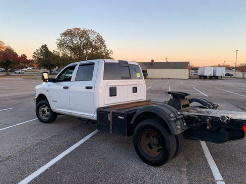 Used 2019 RAM 3500 Tradesman w/ Chrome Appearance Group image 5