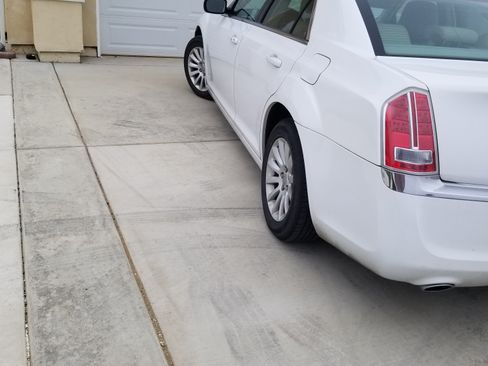 Used 2013 Chrysler 300 image 4