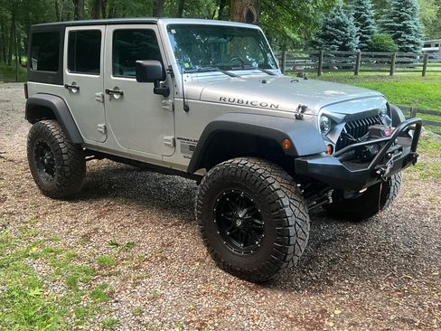 Used 2012 Jeep Wrangler Unlimited Rubicon w/ Dual Top Group AWD/4WD image 10
