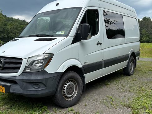 Used 2015 Mercedes-Benz Sprinter 2500 image 2