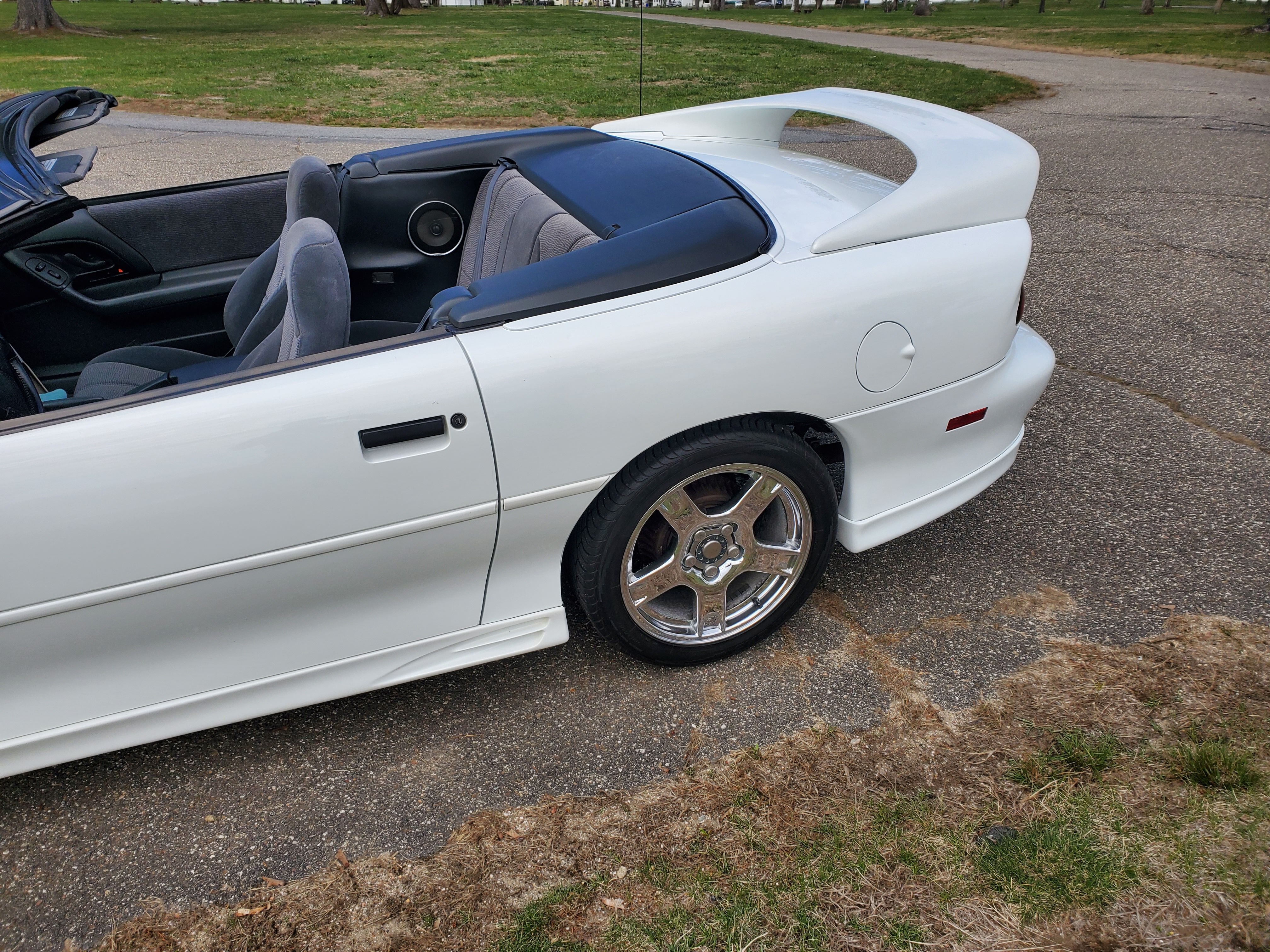 Used 1996 Chevrolet Camaro RS RWD image 4