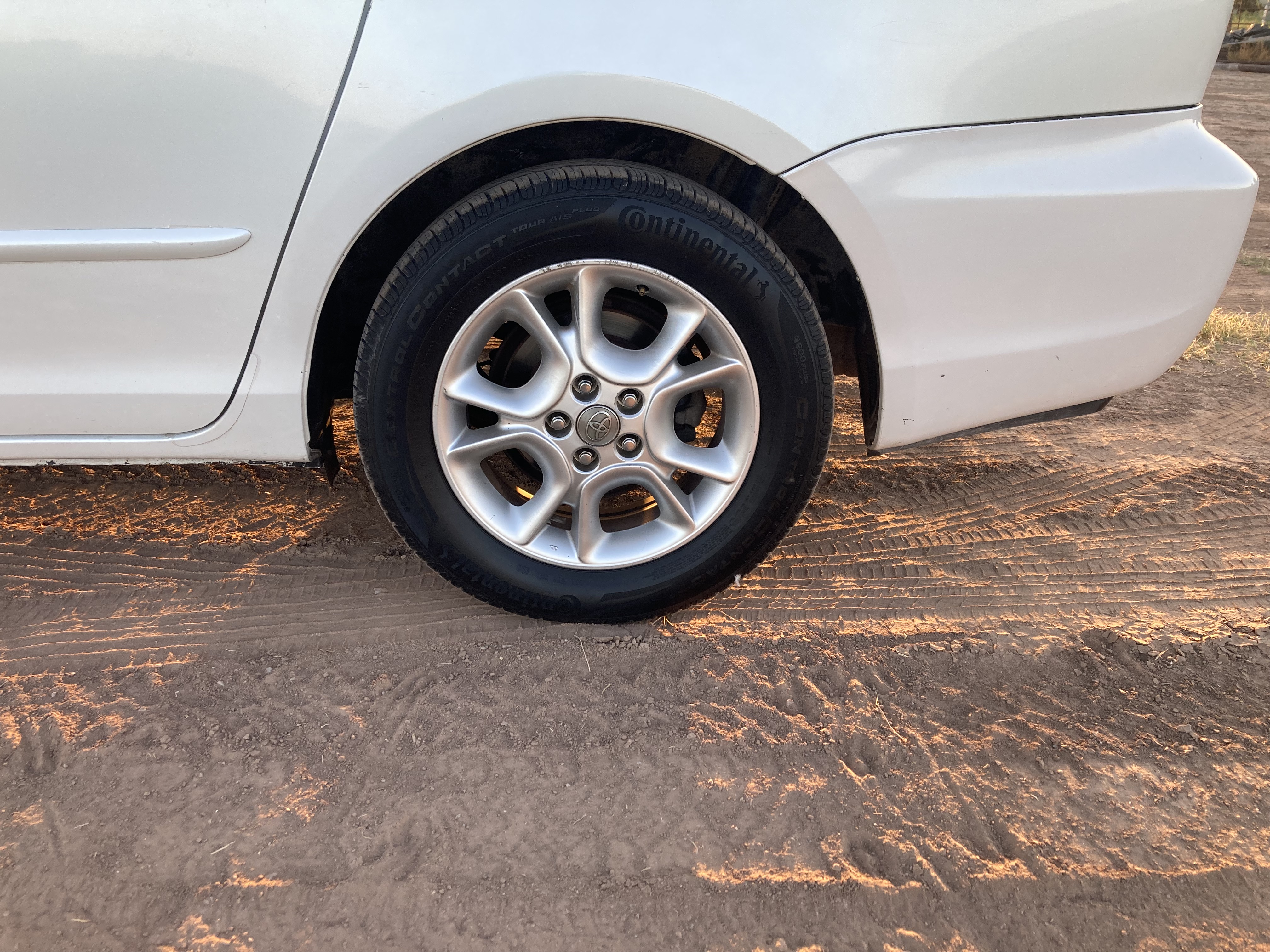 Used 2004 Toyota Sienna XLE w/ XLE Pkg 12 FWD image 22