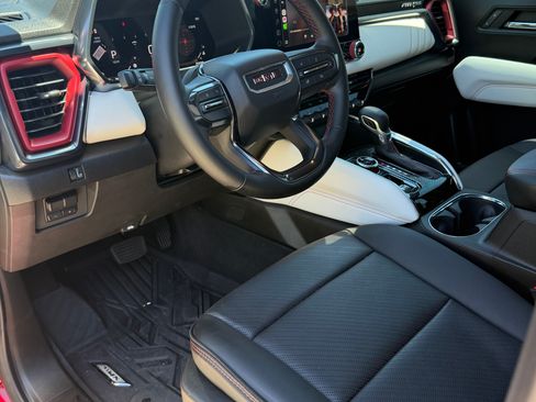 Used 2024 GMC Canyon AT4X AWD/4WD image 9