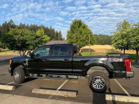 Used 2017 Ford F250 Lariat w/ Lariat Value Package AWD/4WD image 10