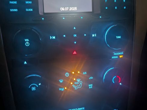 Used 2015 Ford Explorer XLT image 10