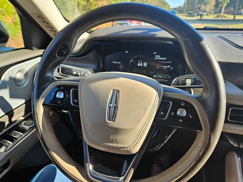 Used 2020 Lincoln Aviator Reserve w/ Equipment Group 202A image 2