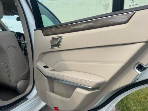 Used 2015 Mercedes-Benz E 350 4MATIC Sedan image 12