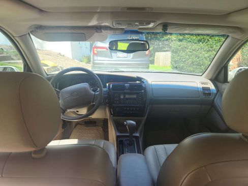 Used 1999 Toyota Avalon XLS FWD image 4