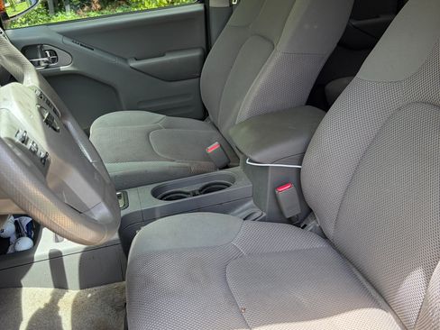 Used 2015 Nissan Frontier SV RWD image 10