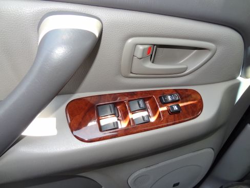 Used 2006 Toyota Sequoia Limited image 16