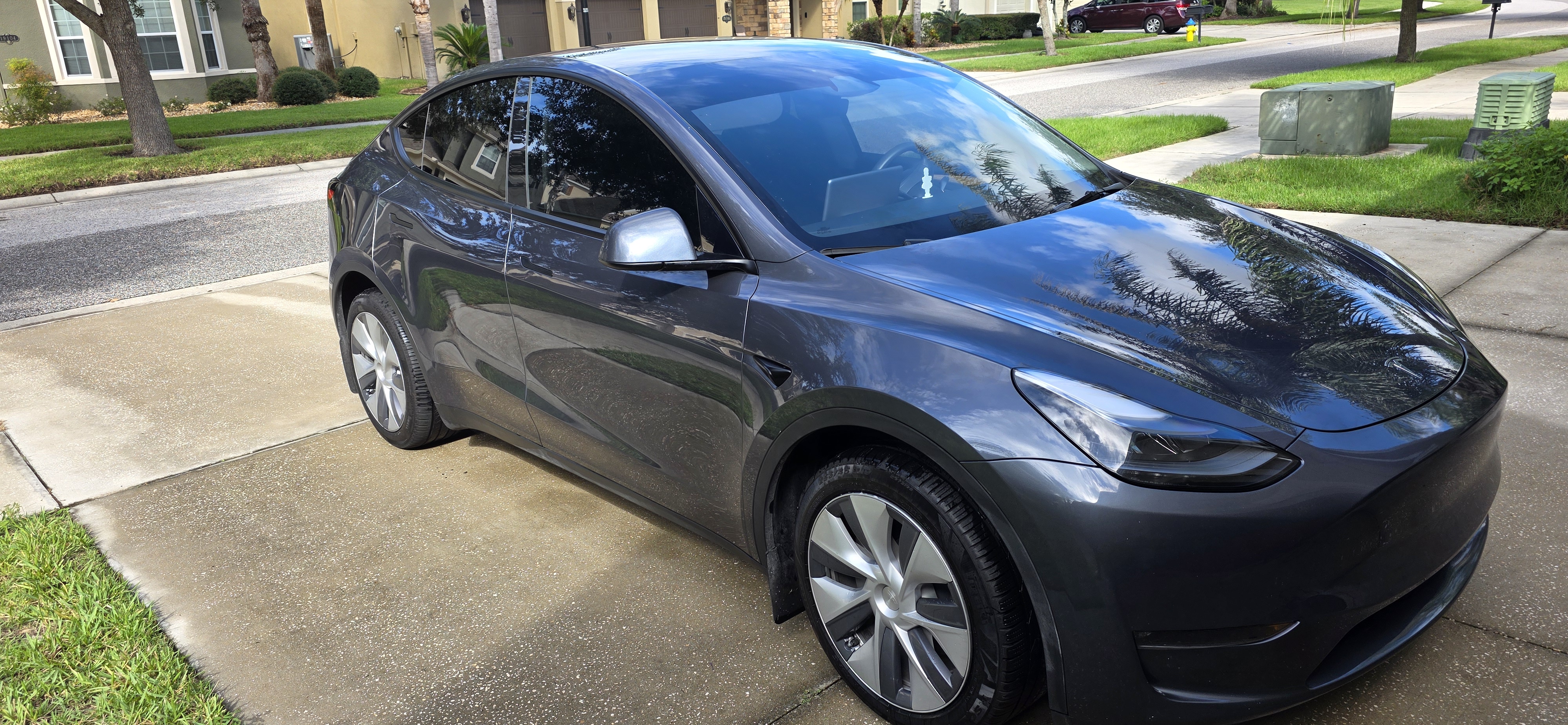 Used 2023 Tesla Model Y Long Range AWD/4WD image 1