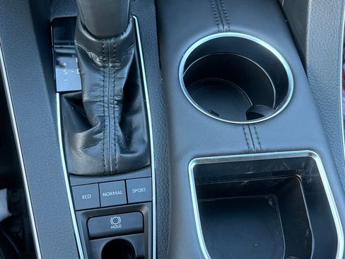 Used 2019 Toyota Avalon XSE w/ All Weather Liner Package FWD image 12