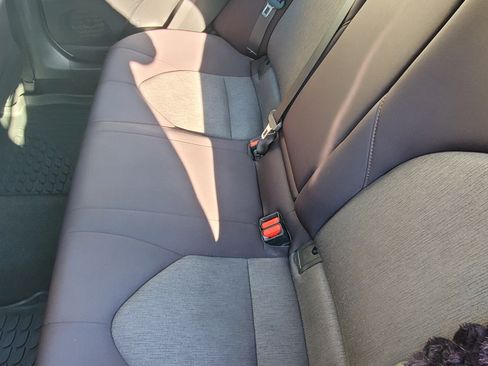 Used 2018 Toyota Camry LE image 13