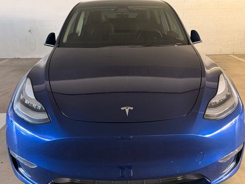 Used 2020 Tesla Model Y Long Range image 9