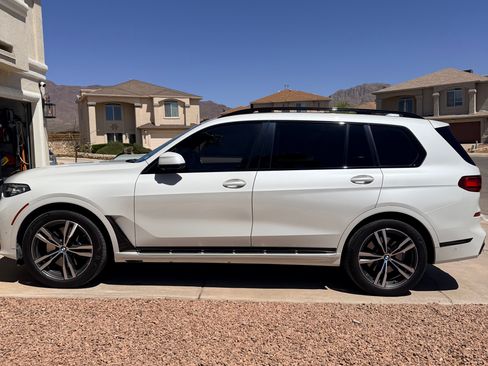 Used 2021 BMW X7 xDrive40i w/ M Sport Package AWD/4WD image 1