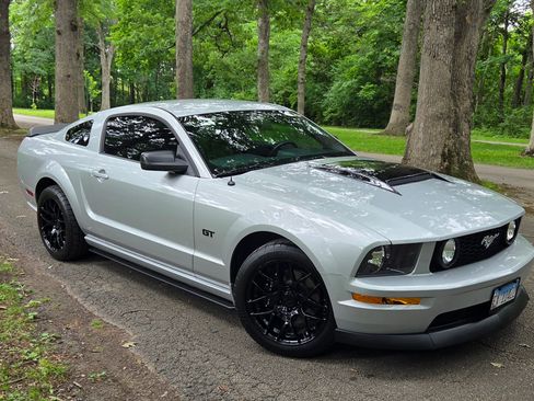 Used 2006 Ford Mustang GT Premium RWD image 2