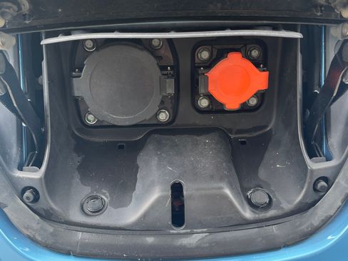 Used 2011 Nissan Leaf SL image 13