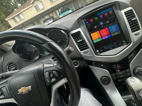 Used 2015 Chevrolet Cruze LTZ w/ Sun, Sound and Sport Package FWD image 10