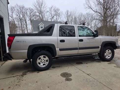 Used 2004 Chevrolet Avalanche Z71 w/ Preferred Equipment Group image 6