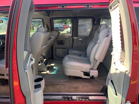Used 2006 GMC Savana 1500 w/ Preferred Equipment Group image 18