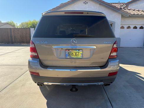 Used 2009 Mercedes-Benz GL 550 4MATIC image 4