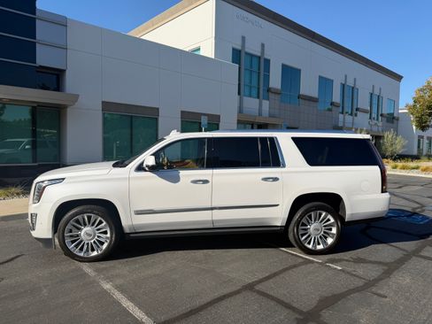 Used 2017 Cadillac Escalade ESV Platinum AWD/4WD image 20
