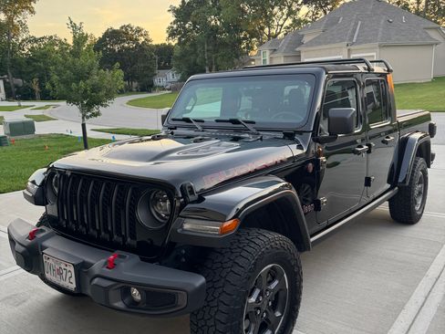 Used 2023 Jeep Gladiator Rubicon w/ LED Lighting Group AWD/4WD image 8