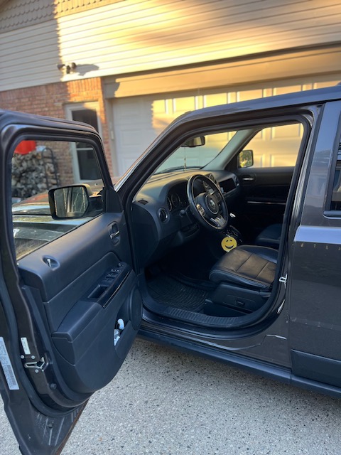Used 2015 Jeep Patriot Limited w/ Sun/Sound Group AWD/4WD image 14
